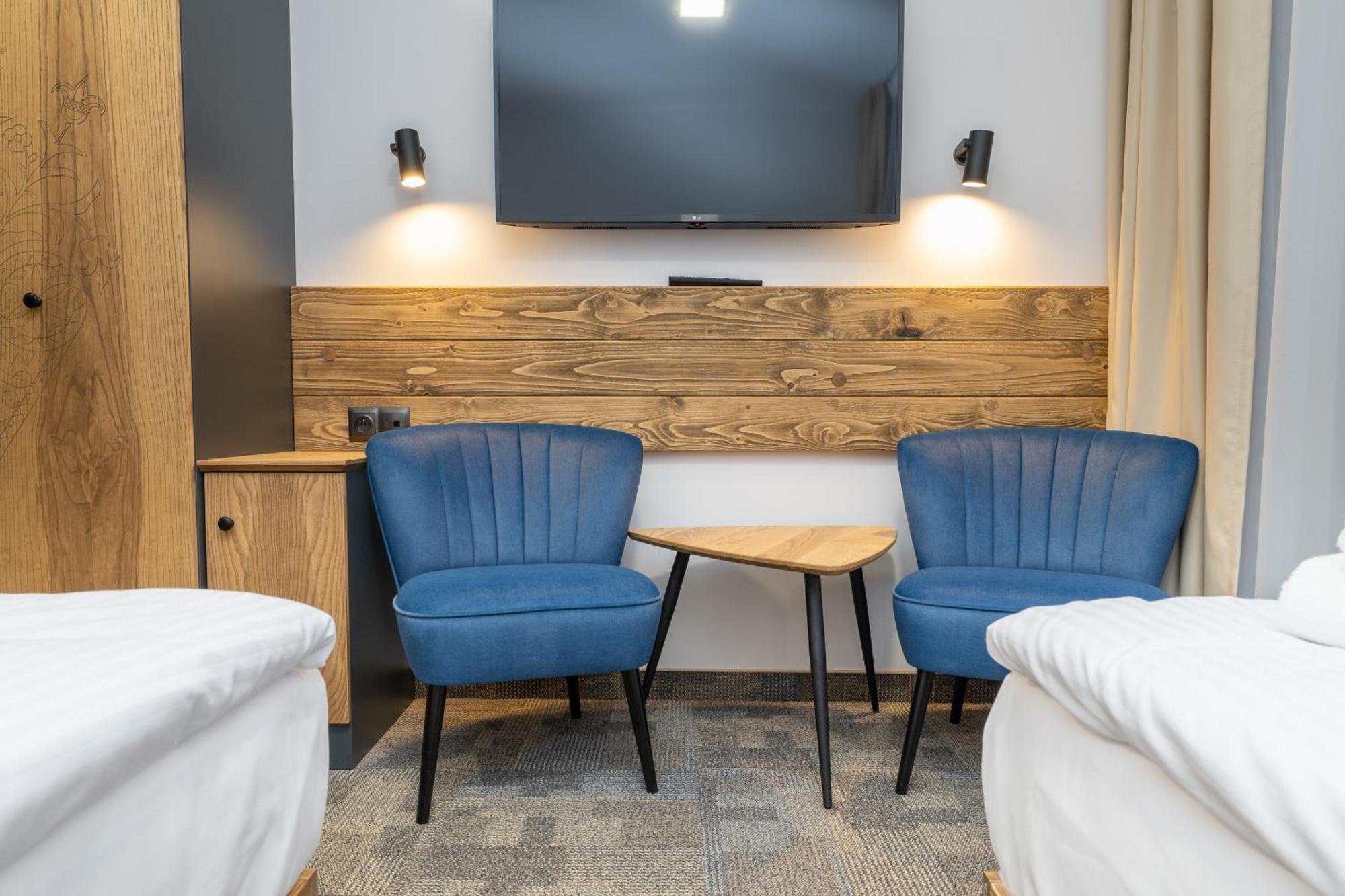 Double Room,1541187364:JPEG